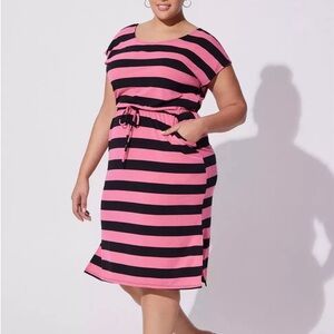 Torrid Women Navy Blue & Pink Dress Cris Cross Back Slits On Side Size 14-16